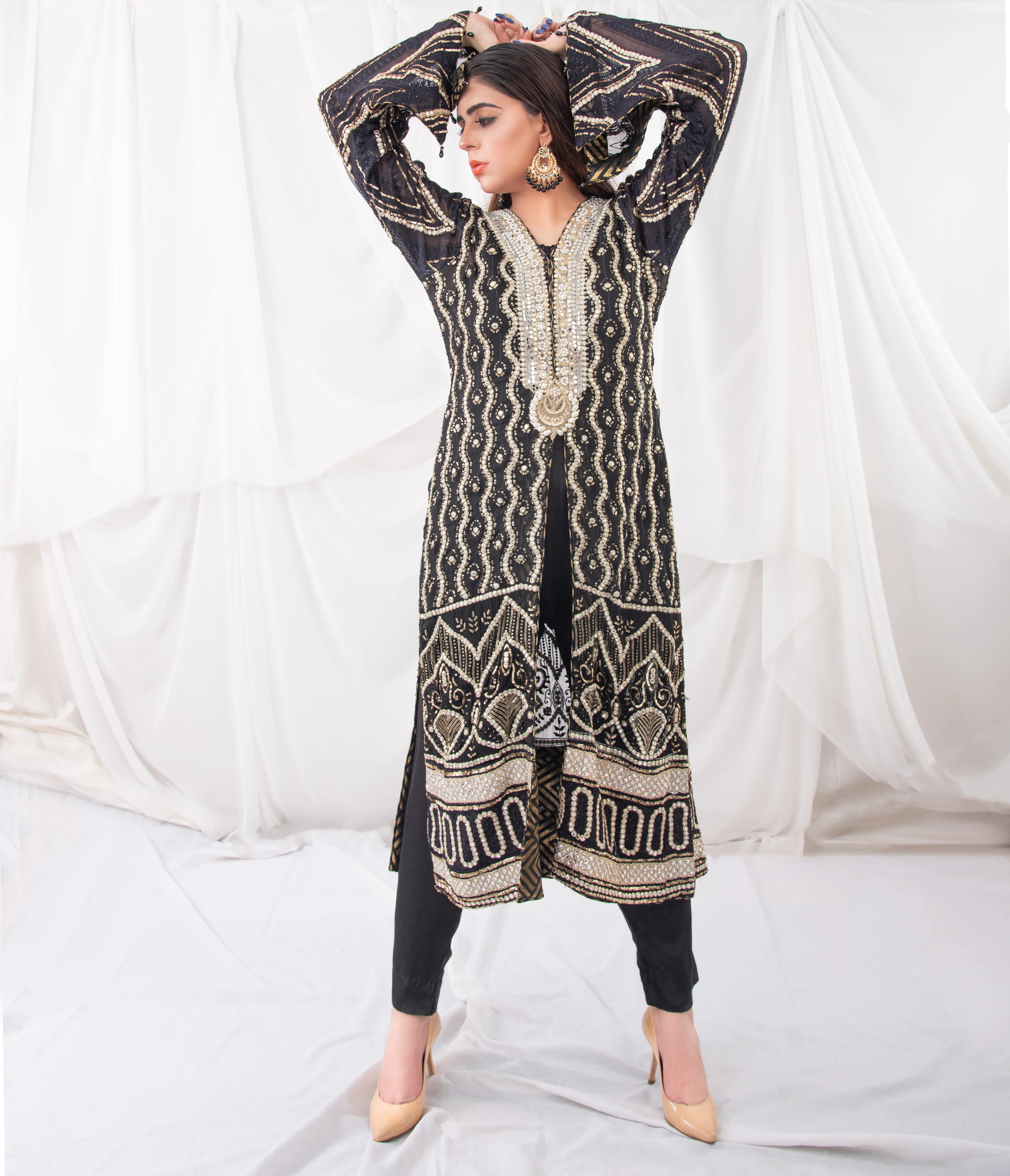 Black & Gold Outfit - Image 4